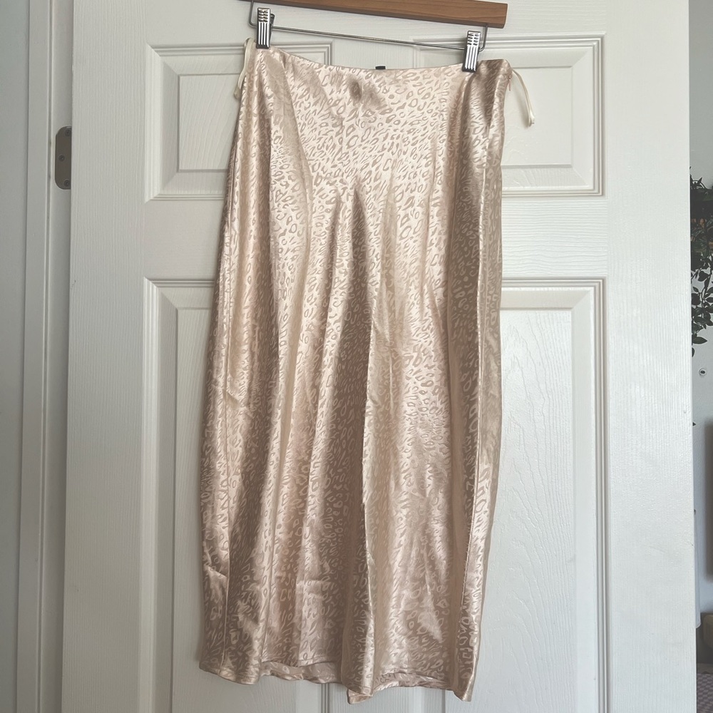 Cotton Candy LA Leopard Satin Skirt Size M Cream color